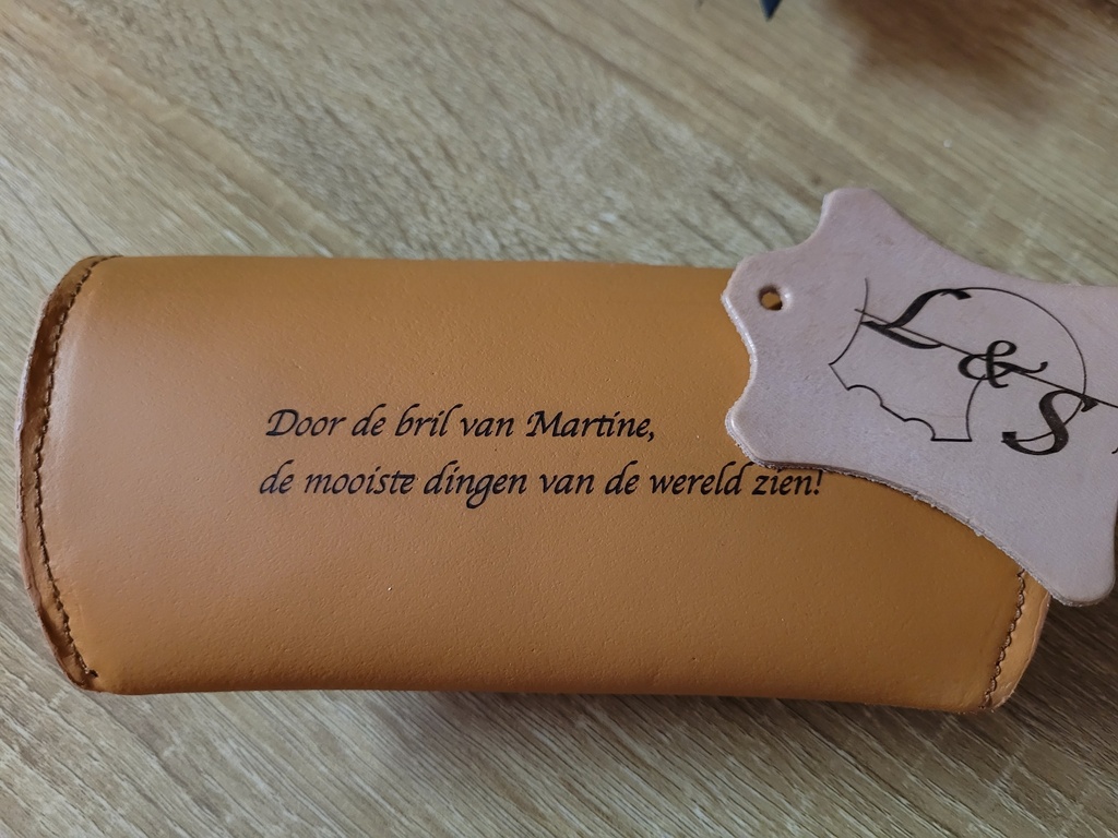 Brillendoos met opschrift/DEMO